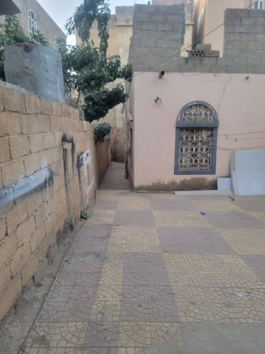 بيت شعبي للبيع في الجراف