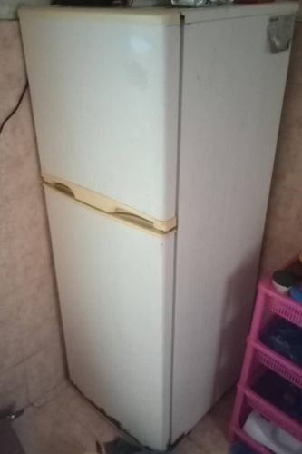 للبيع ثلاجة HELLER الأصلية